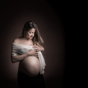 femme enceinte et dentelleby jp copitet photographe portraitiste à bernay et Beaumont le roger eure